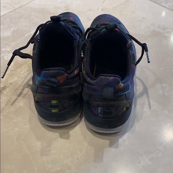 Men’s Lebron 13 Low - Picture 3 of 6